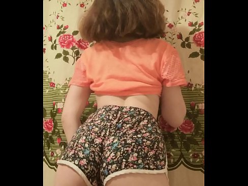 ❤️ Seksega juna bebo demetas sian pantalonon ĉe fotilo ❌ Porno ĉe ni ️❤